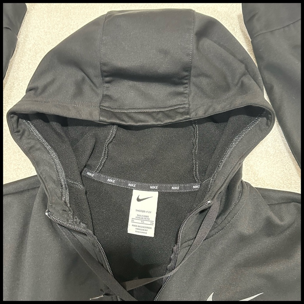 NikeThermaFit🔥🪶 XL Black Hooded Zip Up Jacket, 3 Pockets, Like New, Clean. Warm - Picture 4 of 17